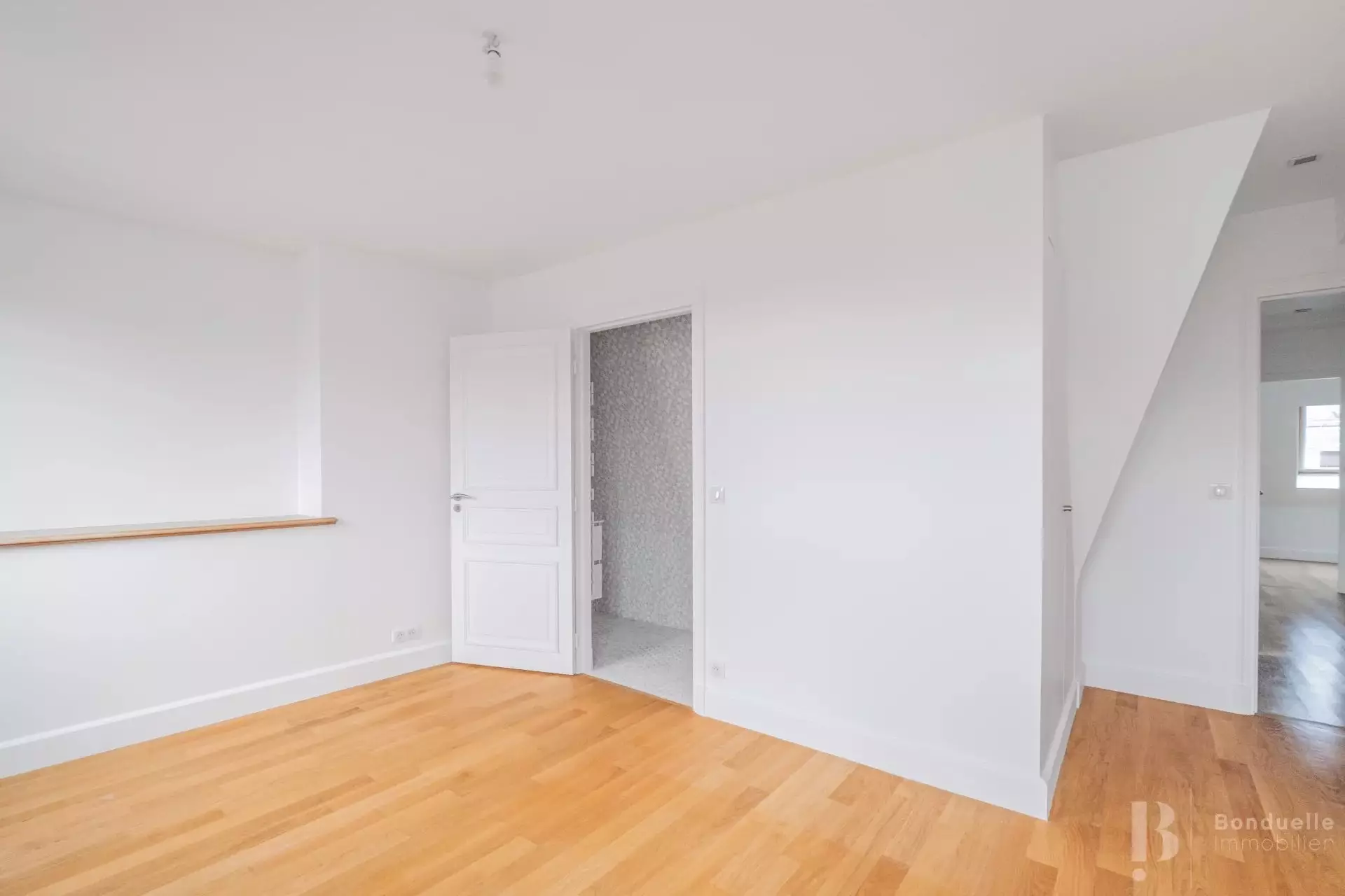 Flat Rue La Boétie in Paris