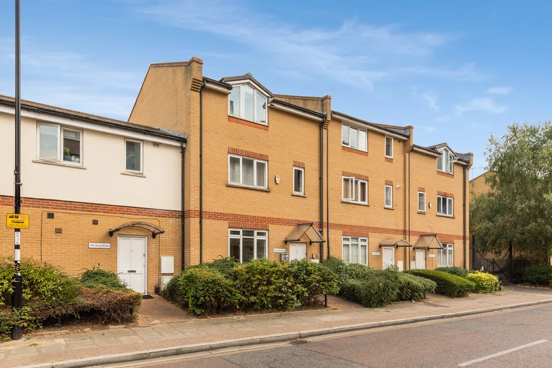 Flat Grove Street in Greater London