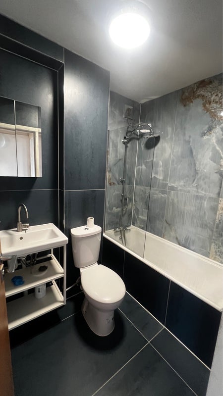 Room Carlton Avenue East in Greater London