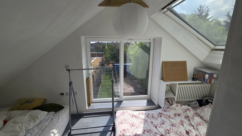 Room Carlton Avenue East in Greater London