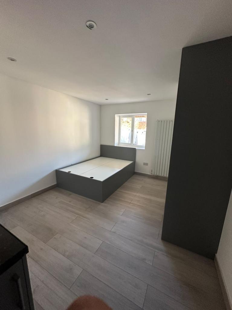 Room Gregory Road in Greater London