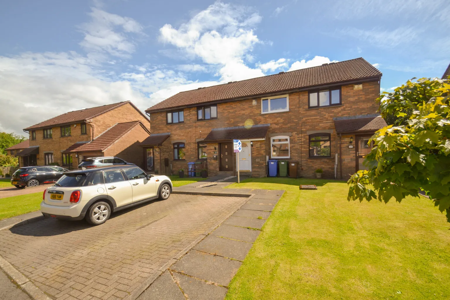 House Raeswood Drive in Glasgow