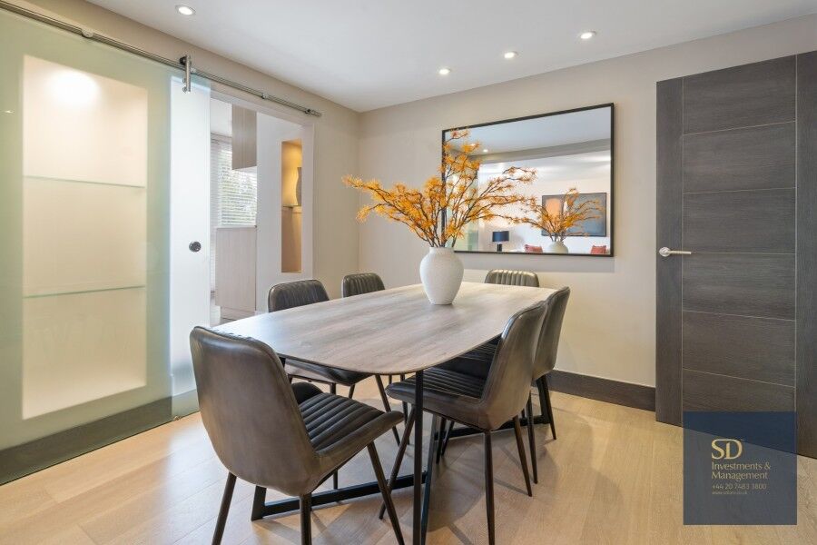 Flat Boydell Court in Greater London