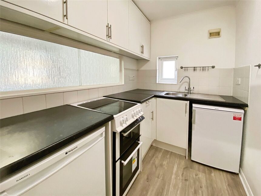 Flat Shott Close in Greater London