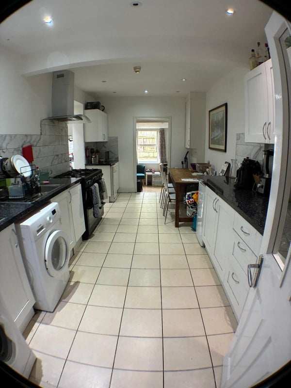 House Roseberry Gardens in Greater London