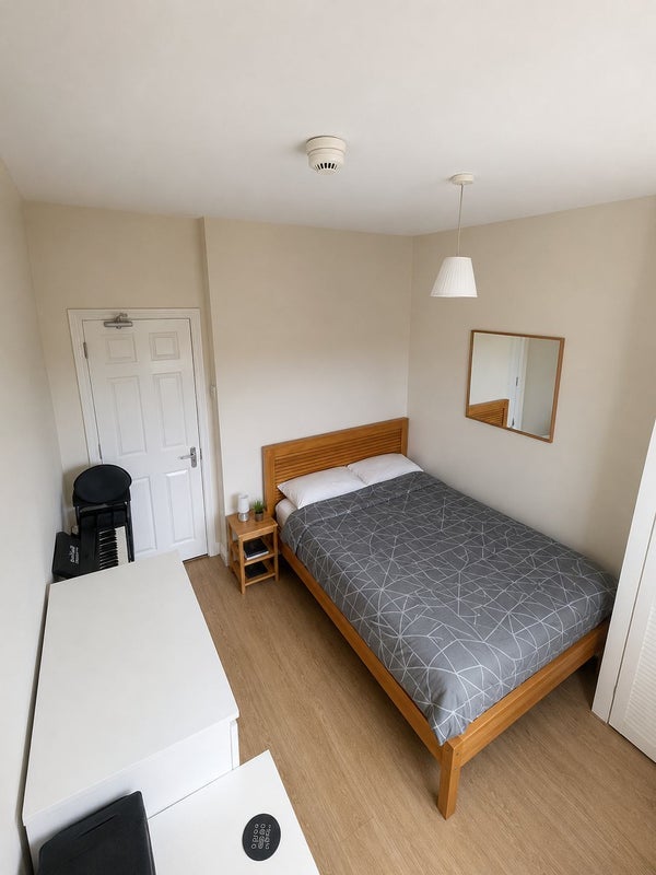 House Roseberry Gardens in Greater London