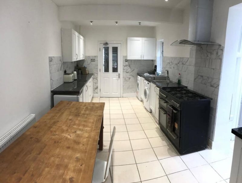 House Roseberry Gardens in Greater London