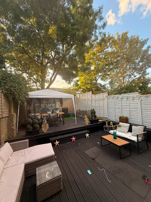 Room Manor Road in Greater London