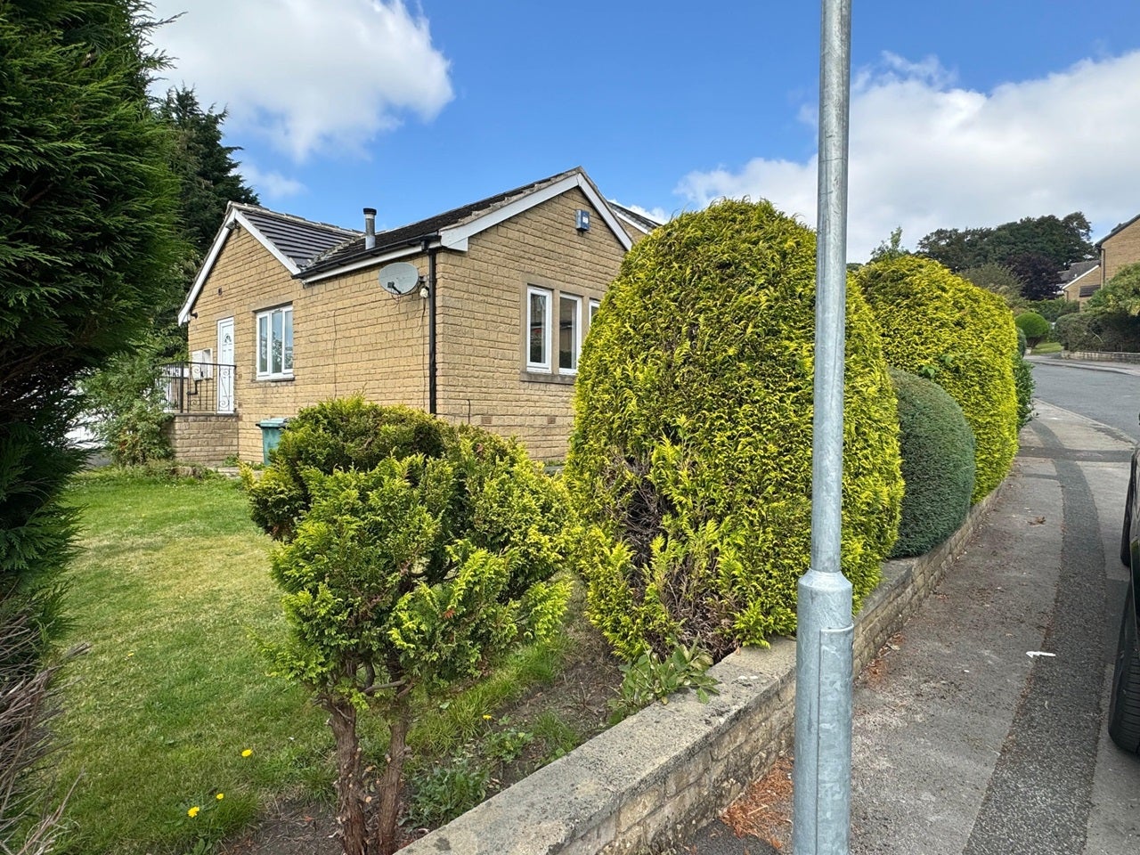 House Northcroft Rise in Bradford
