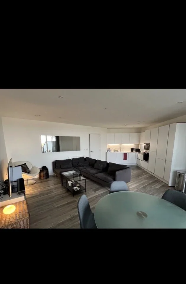 Flat Scena Way in Greater London