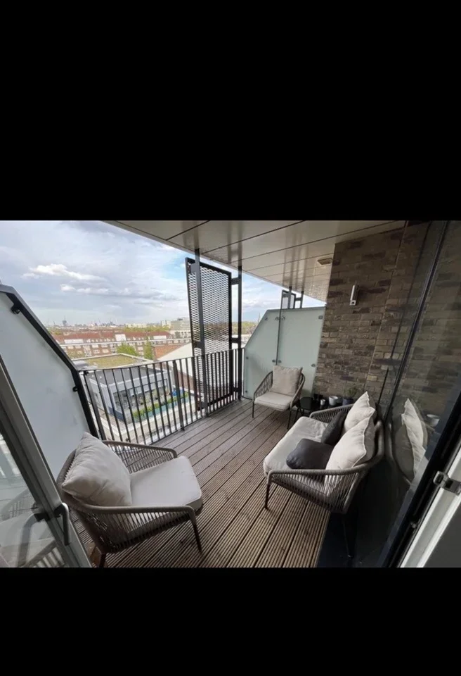 Flat Scena Way in Greater London