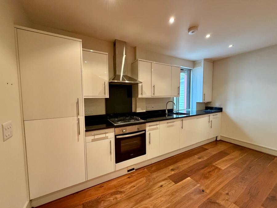 Flat Thames Side in Greater London