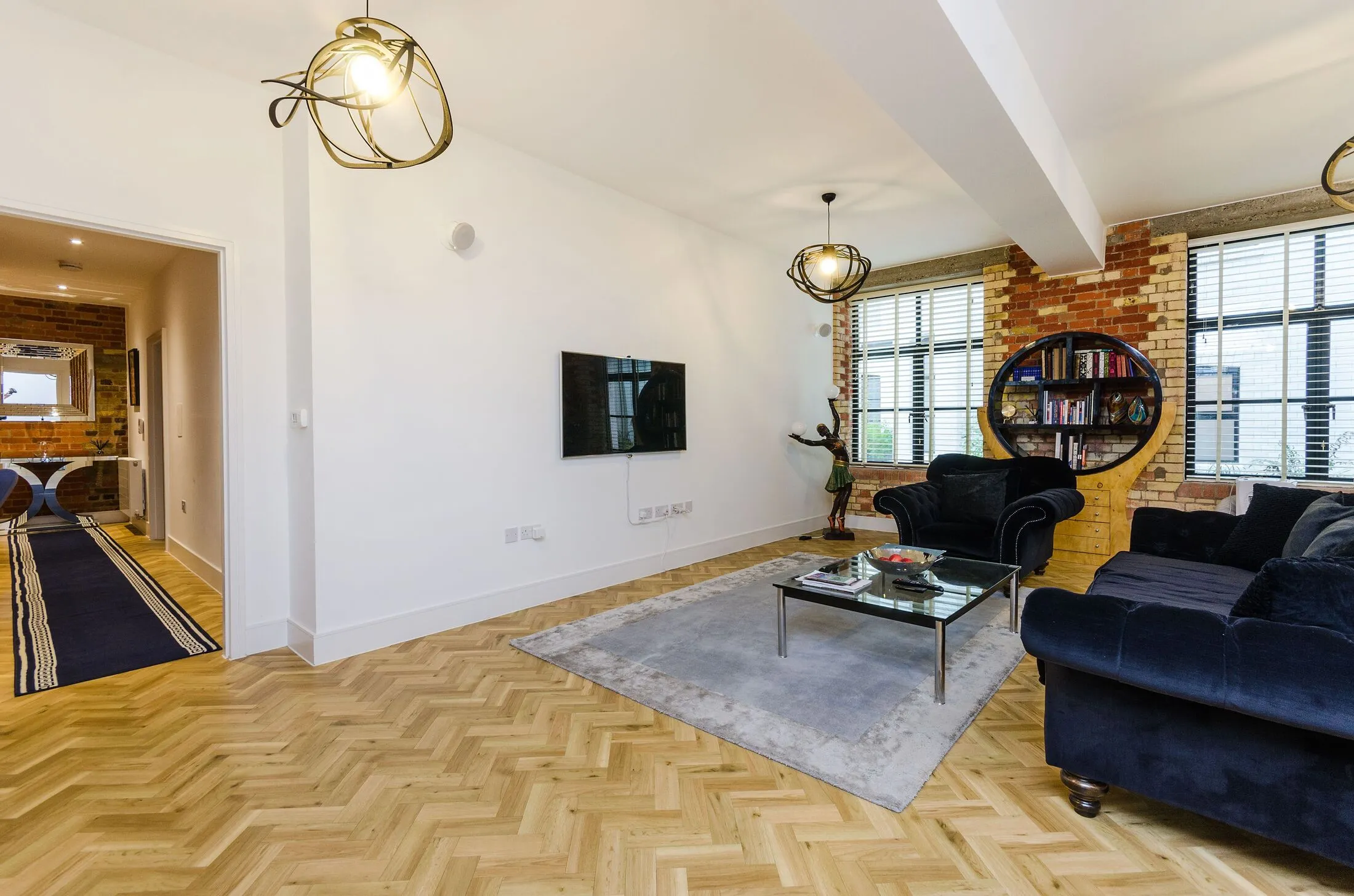 Flat Spa Road in Greater London