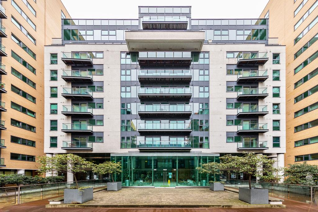 Flat Millharbour in Greater London