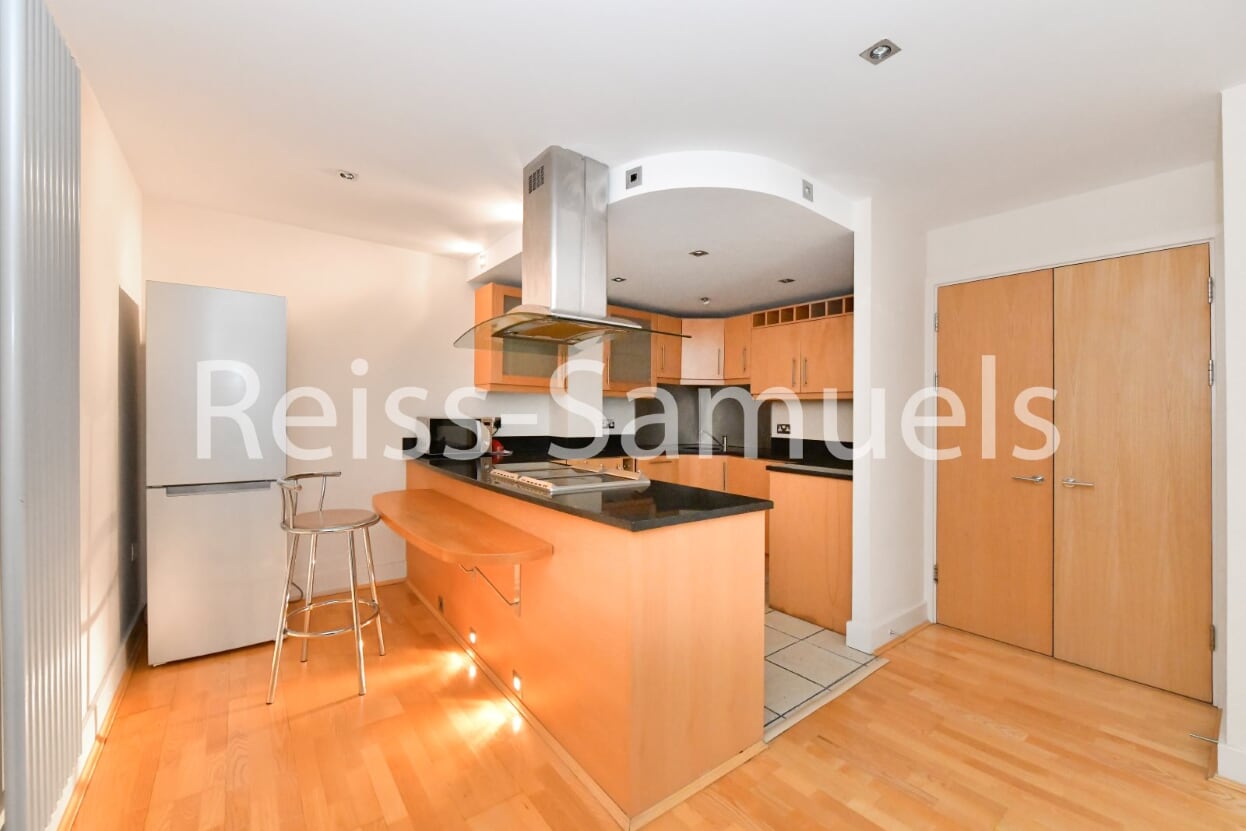 Flat Millharbour in Greater London