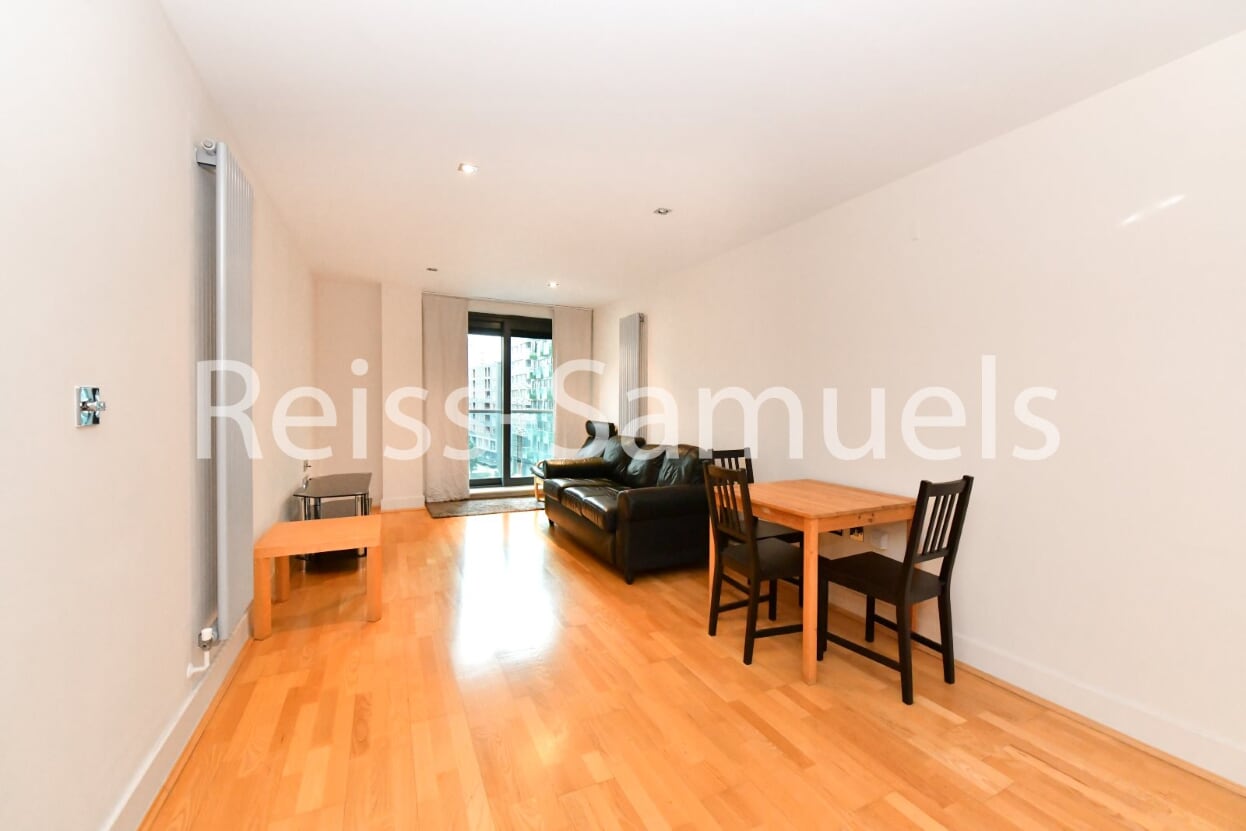 Flat Millharbour in Greater London