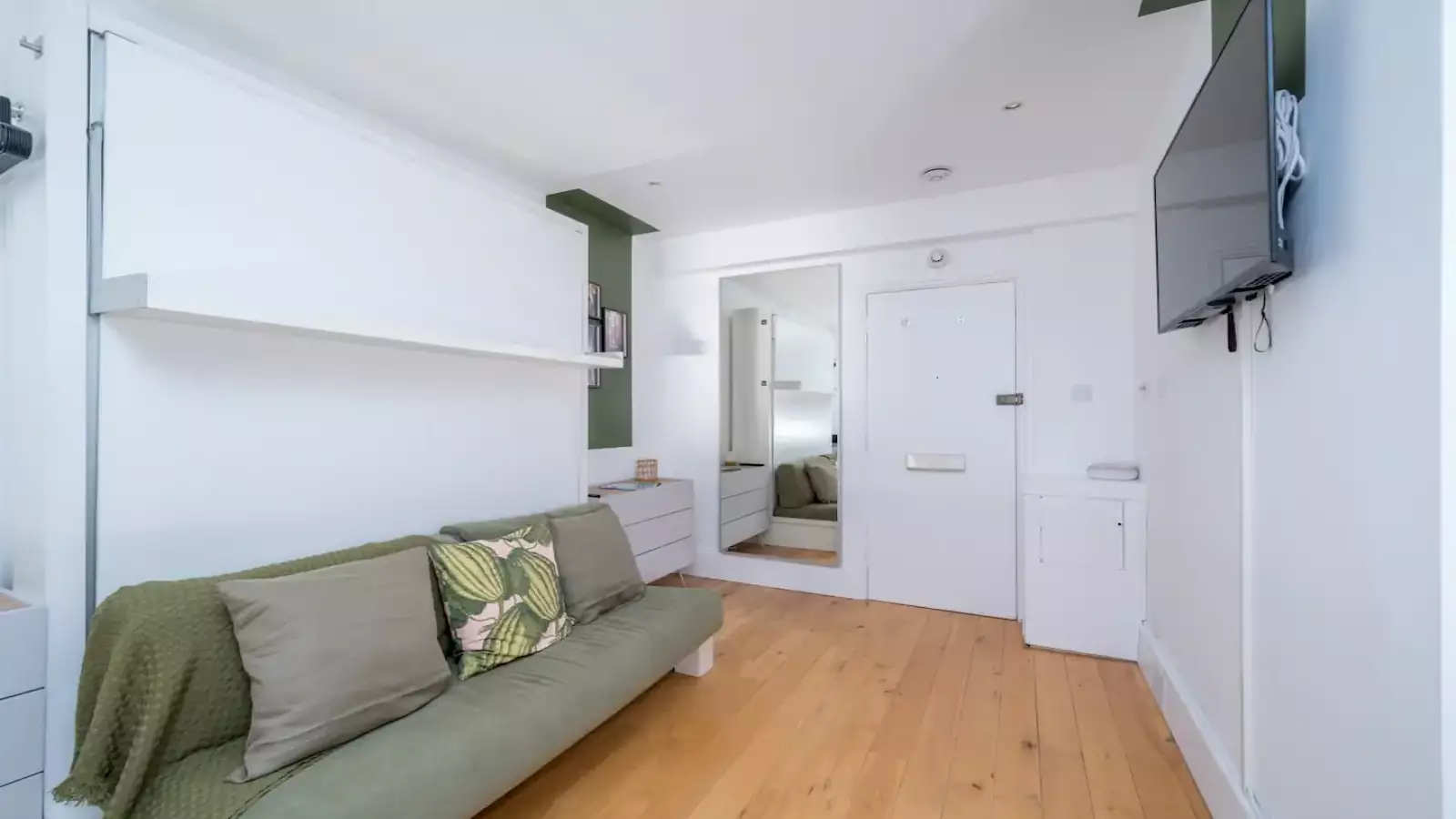 Flat Elystan Street in Greater London