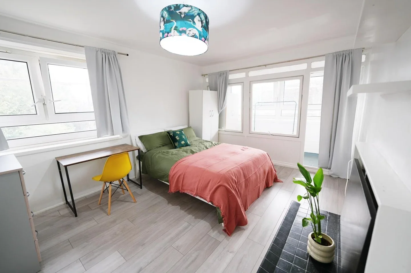 Room Buxton Street in Greater London