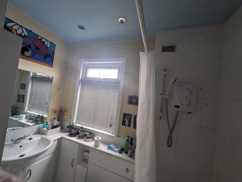 Room Shrewsbury Road in Greater London