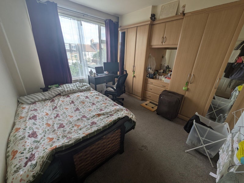 Room Shrewsbury Road in Greater London