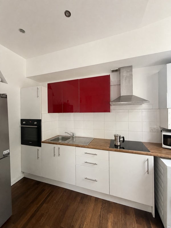 Room Chiswick High Road in Greater London