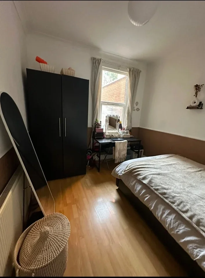 Room Leamington Avenue in Greater London