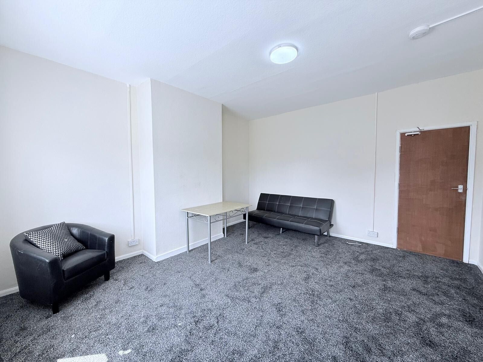 Flat Orford Avenue in Nottingham