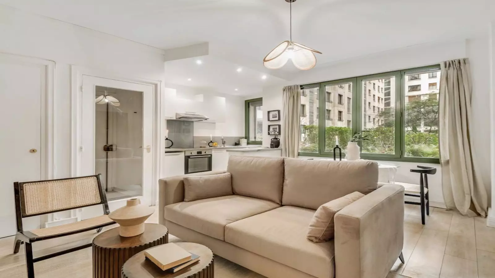 Flat Boulevard Suchet in Paris