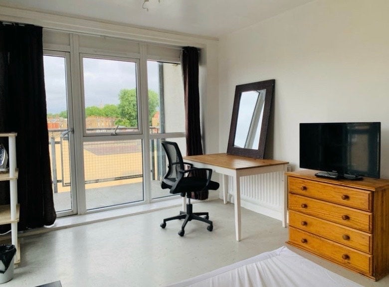Room Medlar Street in Greater London