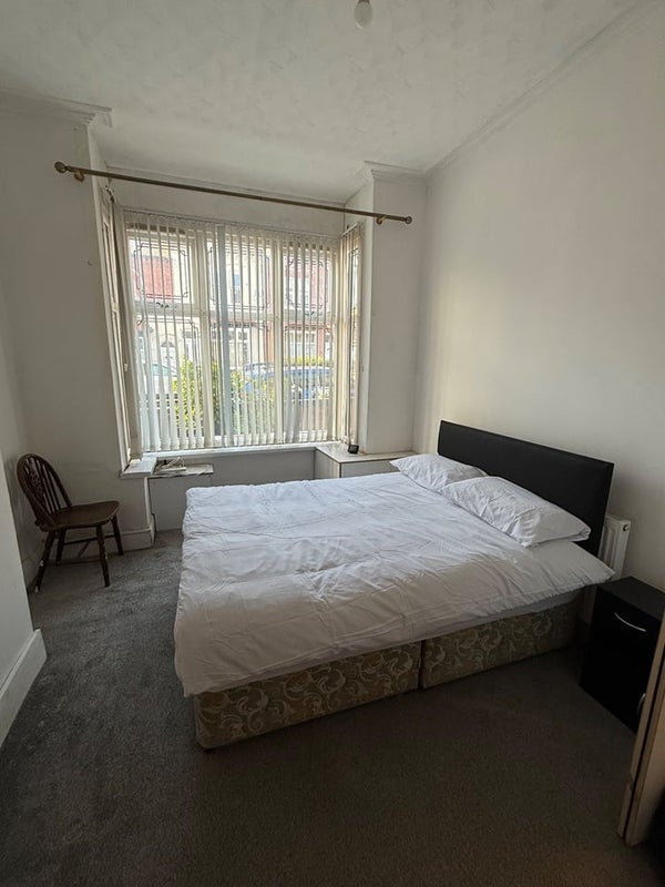 Room Yew Tree Road in Birmingham