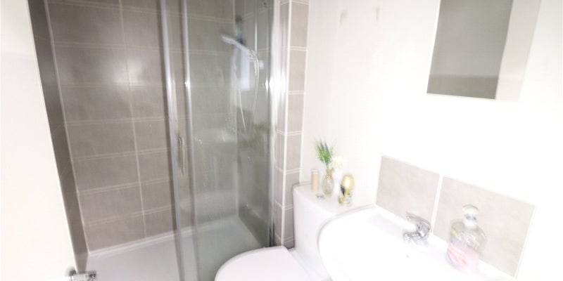 Room Rawcliffe Road in Liverpool