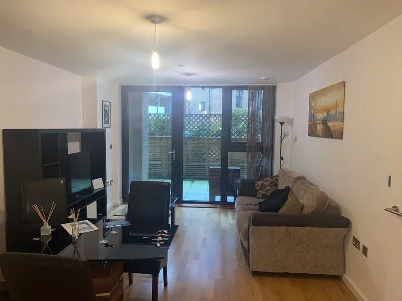 Flat Parkside Avenue in Greater London