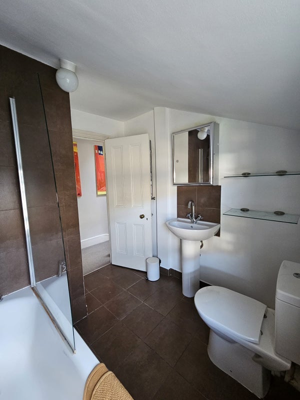 Room Rosenau Crescent in Greater London
