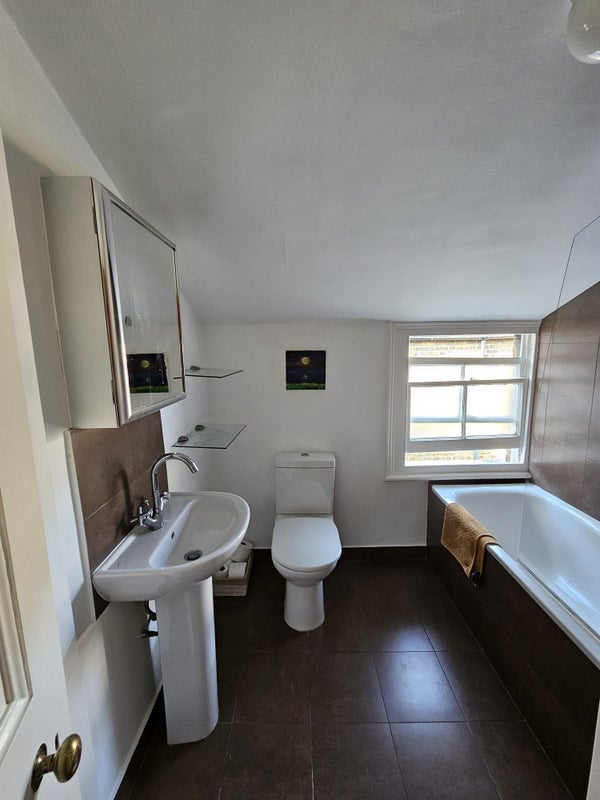 Room Rosenau Crescent in Greater London