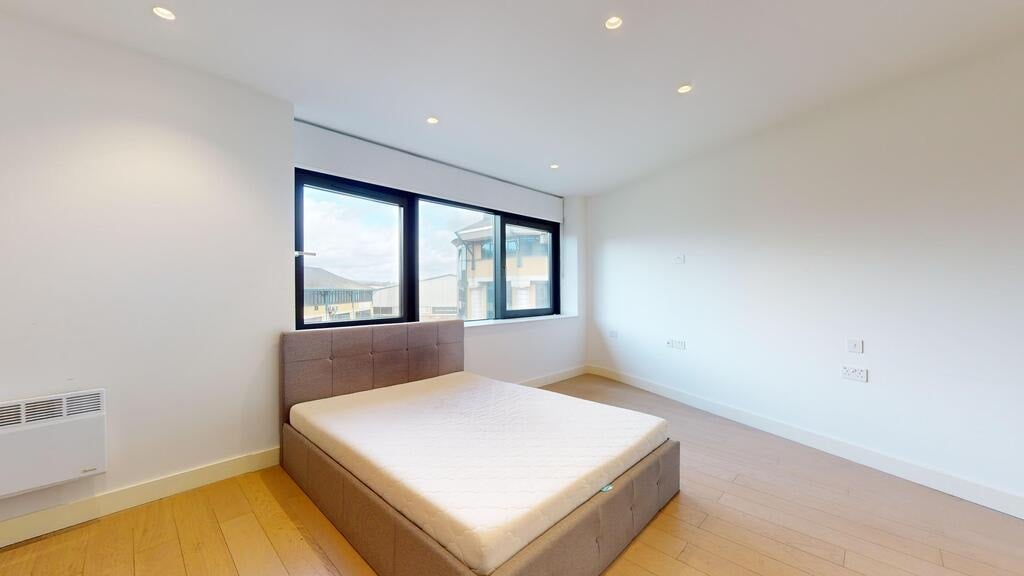 Flat Great West Road in Greater London