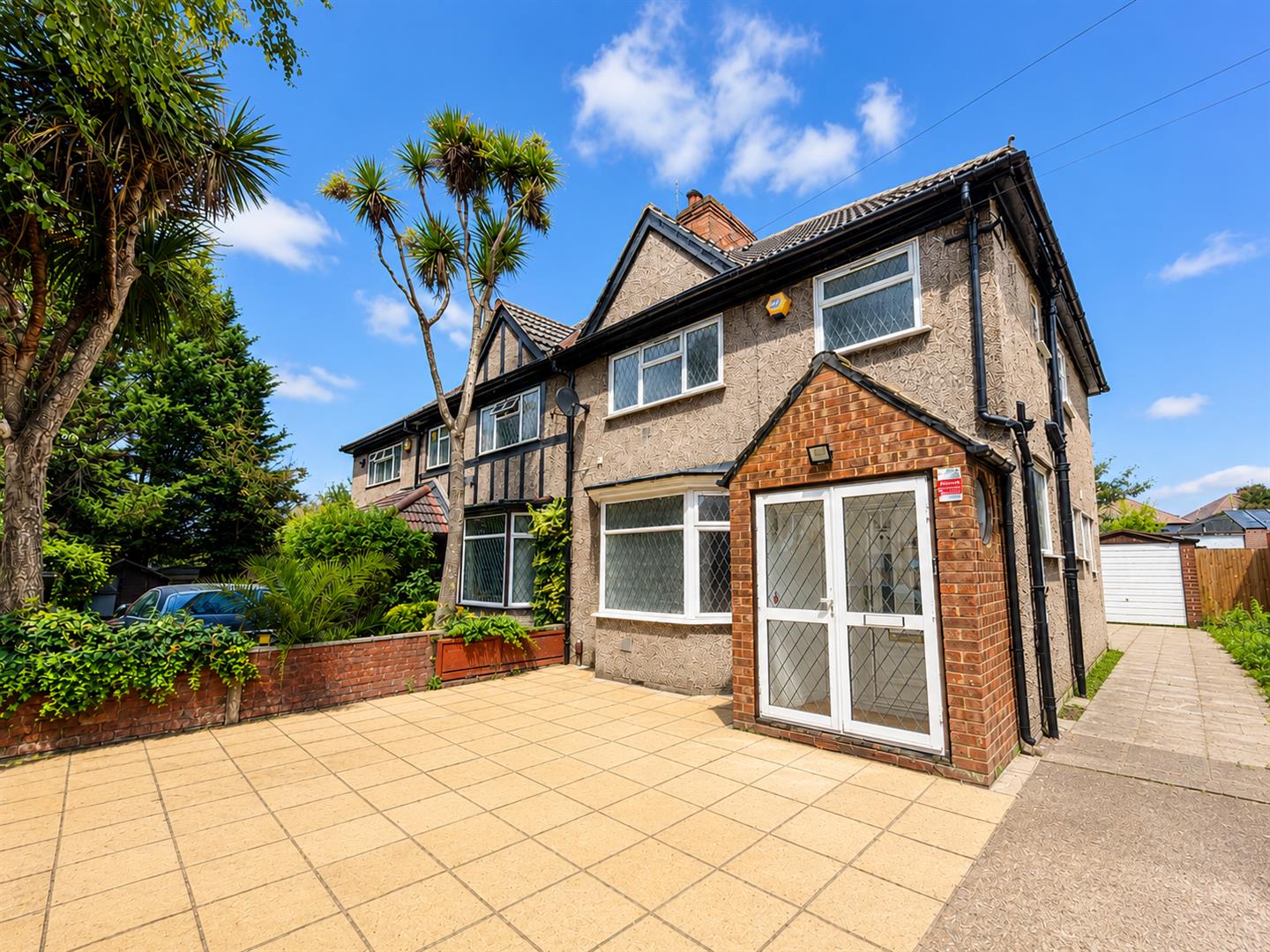 House Gresham Road in Greater London