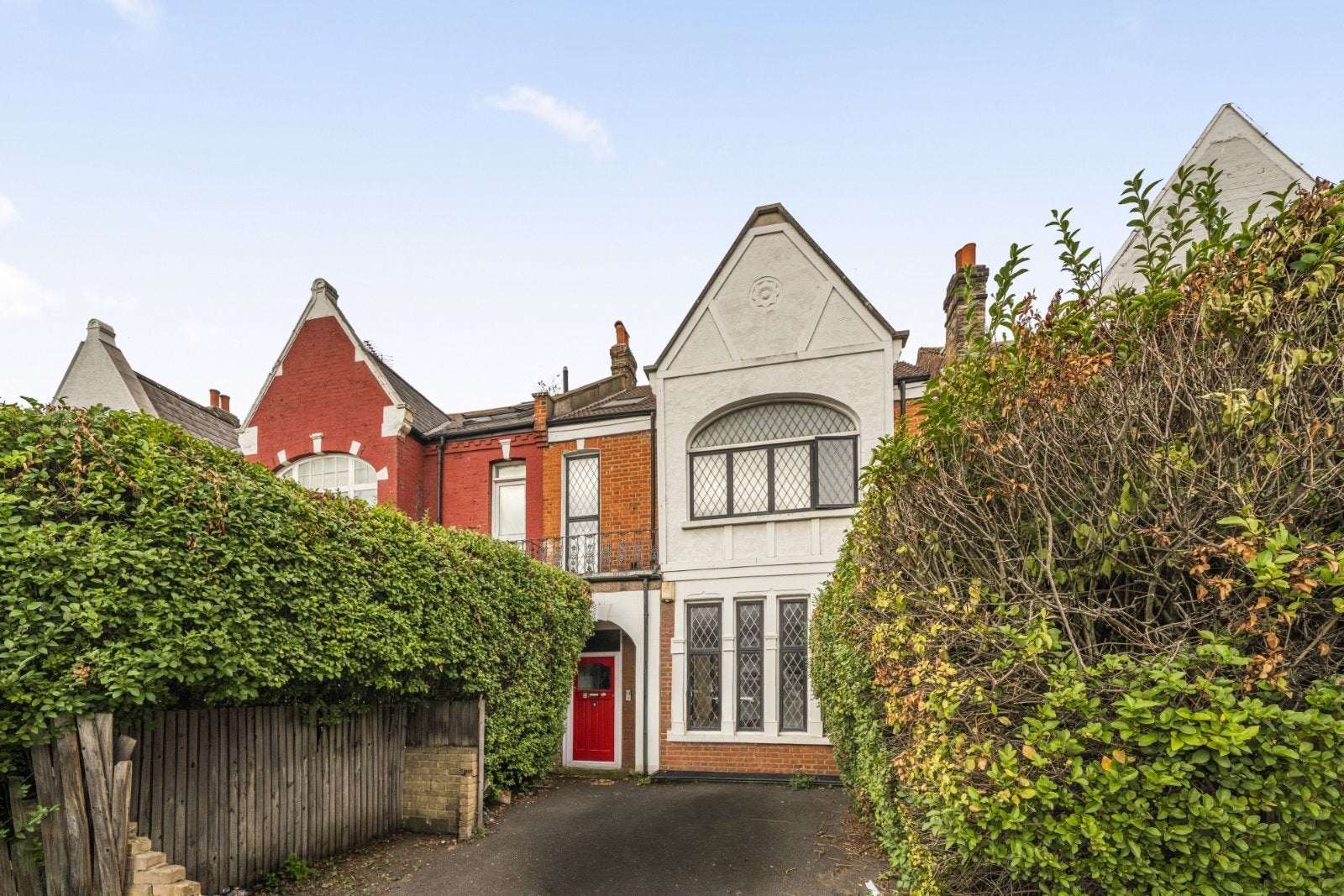 Flat Mitcham Lane in Greater London
