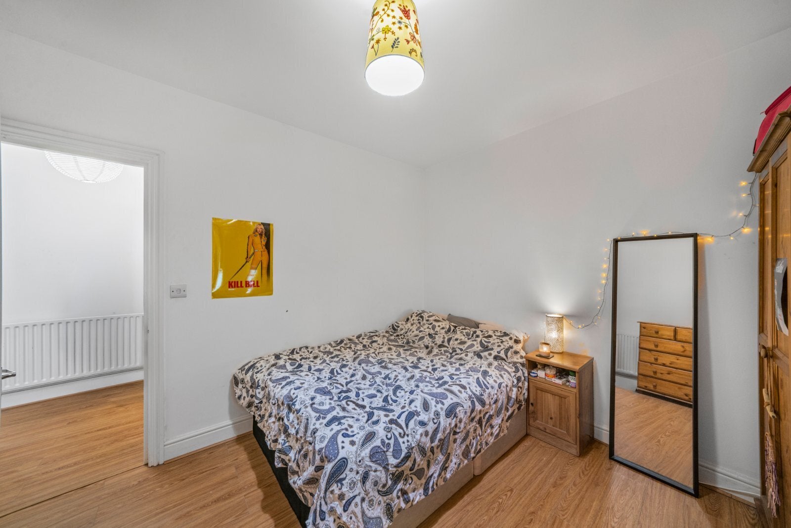 Flat Mitcham Lane in Greater London