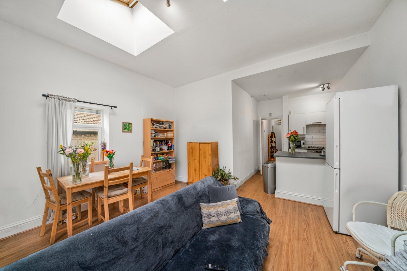 Flat Mitcham Lane in Greater London