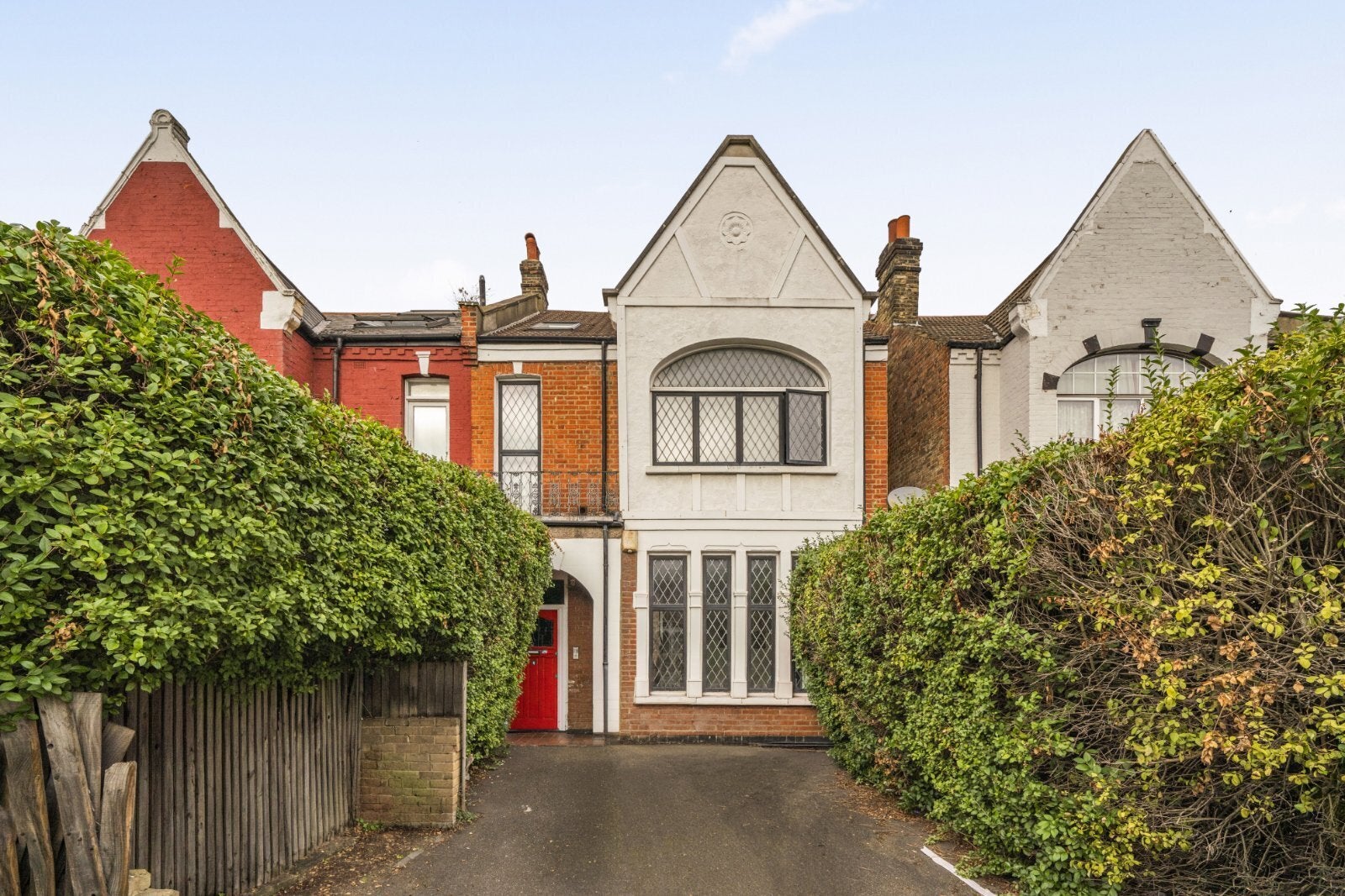 Flat Mitcham Lane in Greater London