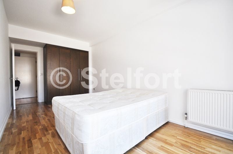 Flat Holloway Road in Greater London