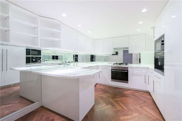 Flat Cadogan Square in Greater London