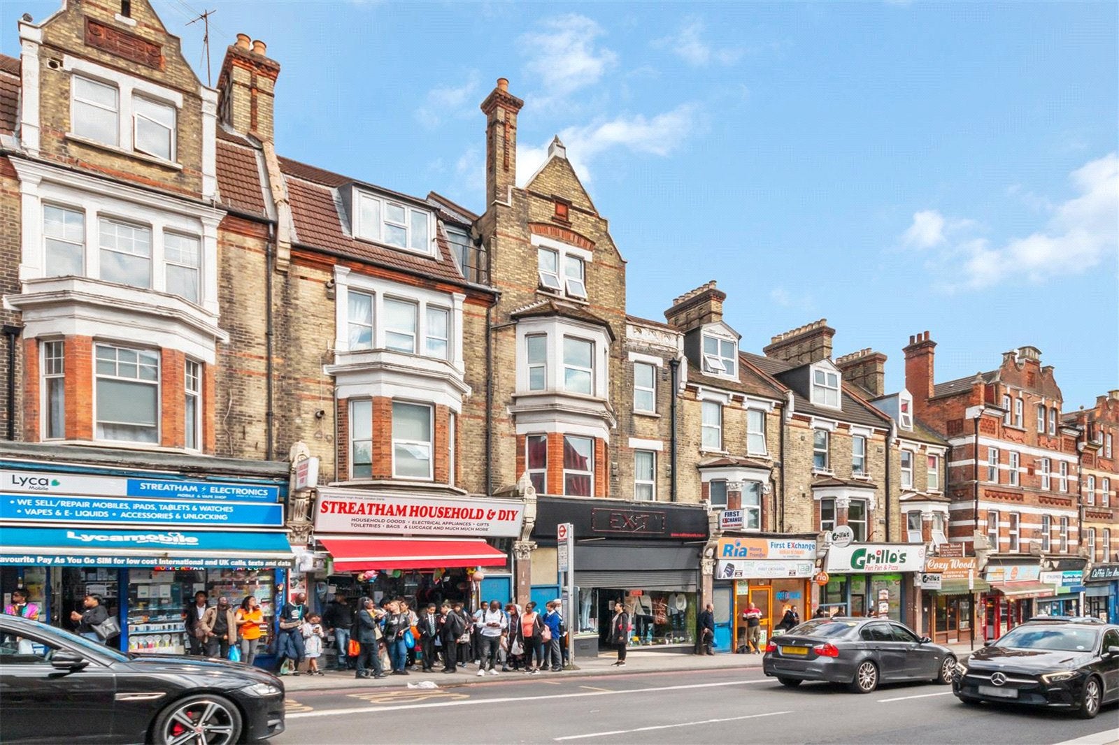 Flat Streatham High Road in Greater London