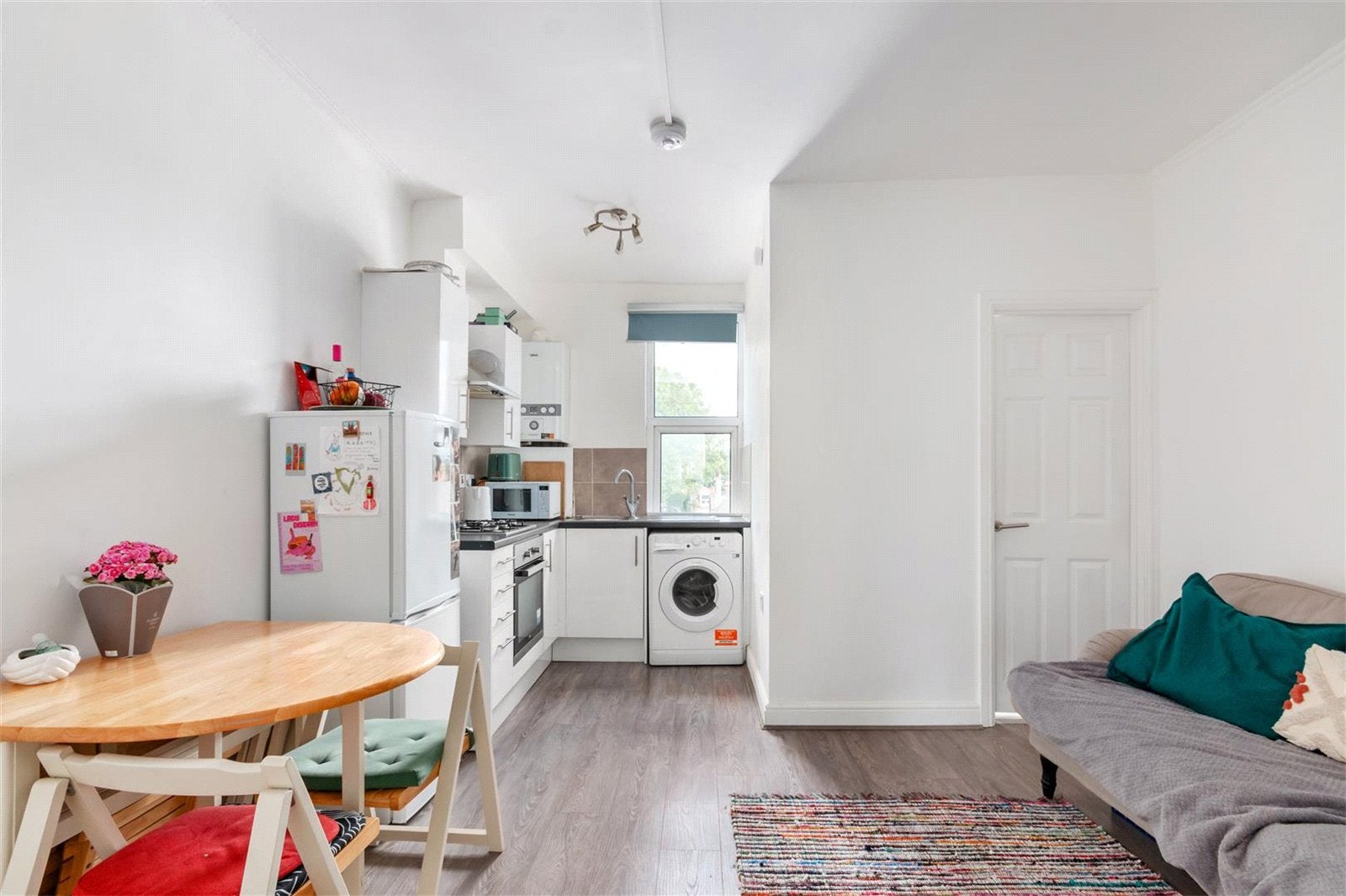 Flat Streatham High Road in Greater London