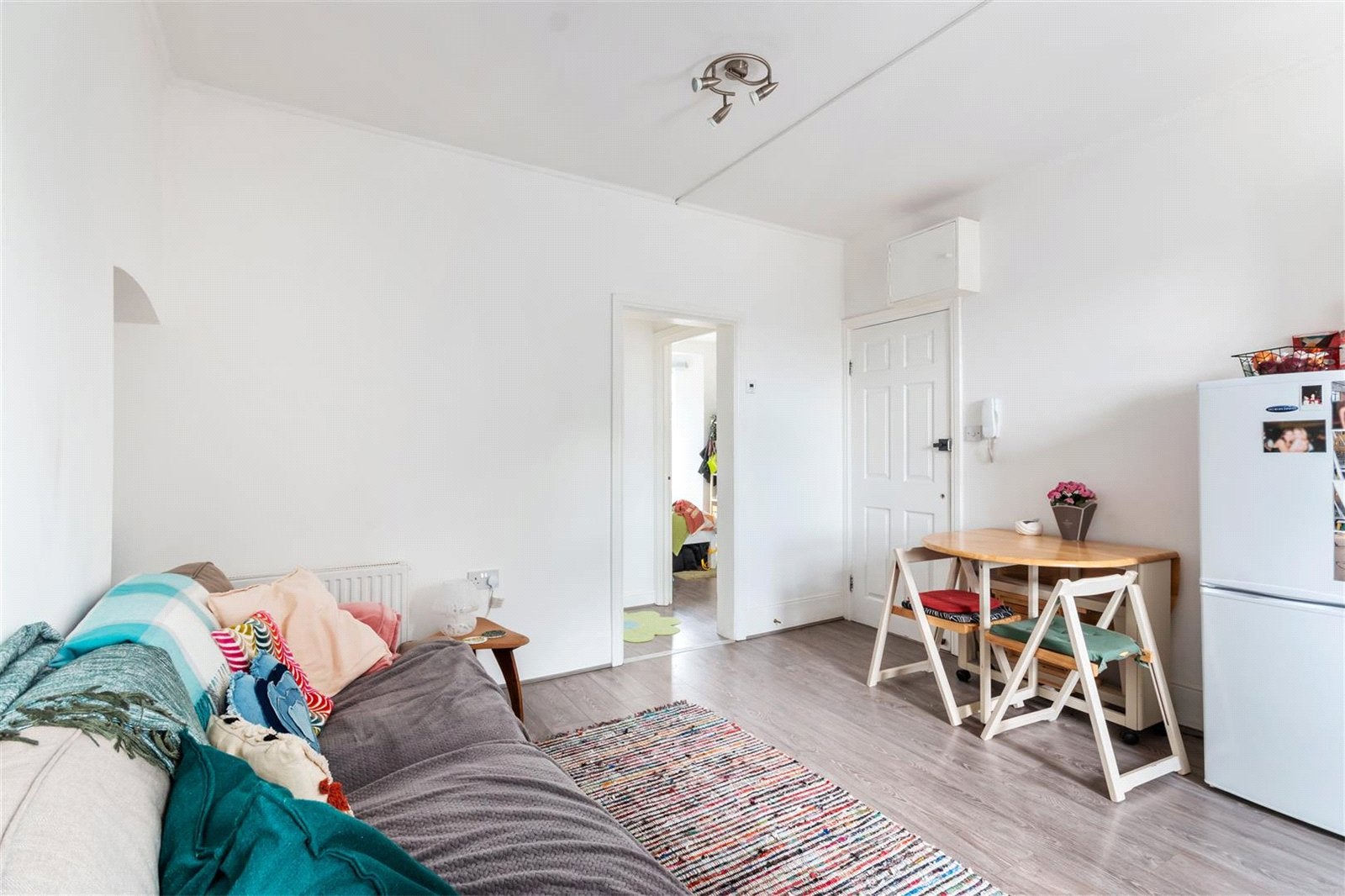 Flat Streatham High Road in Greater London