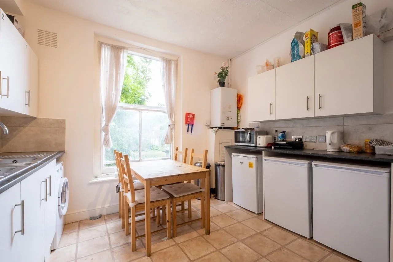 Room New Cross Road in Greater London