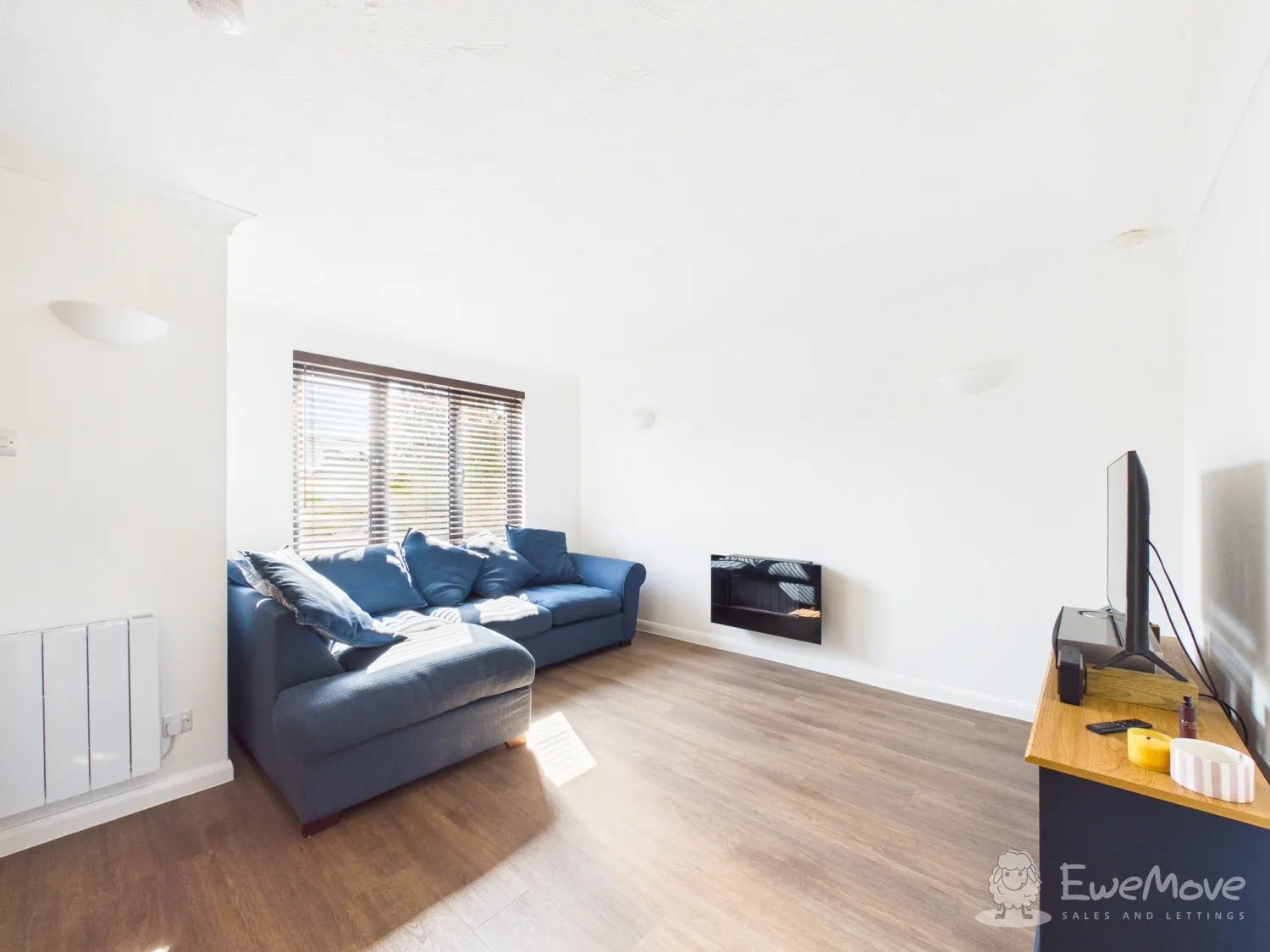 House Roxburghe Close in East Hampshire