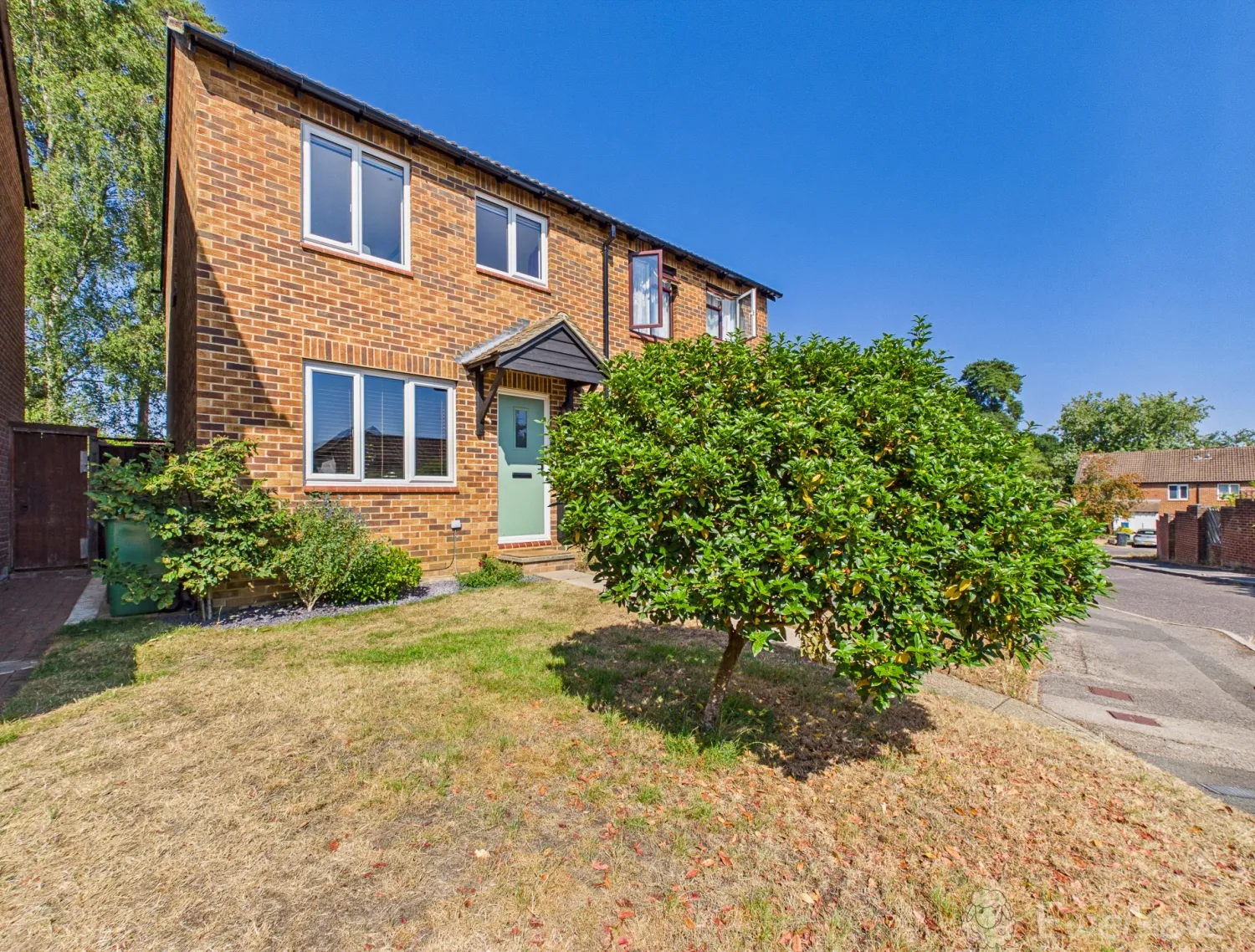House Roxburghe Close in East Hampshire