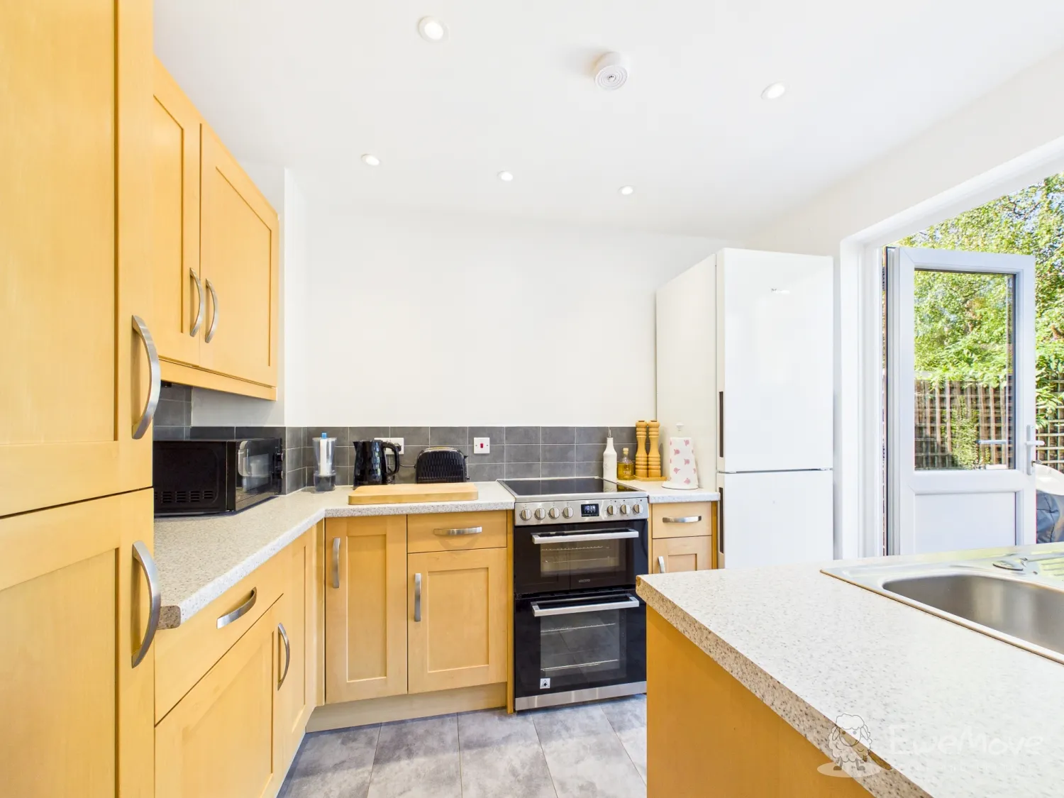 House Roxburghe Close in East Hampshire