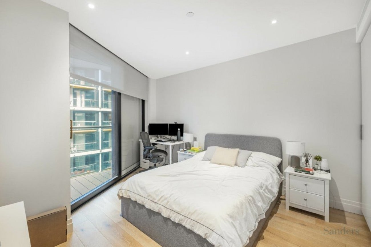 Flat Mill Pond Close in Greater London